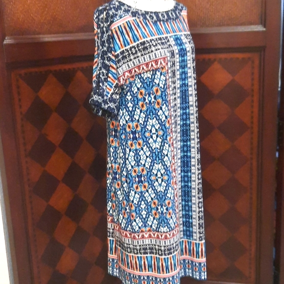 Cold Shoulder Geometric Print Dress - Picture 4 of 9